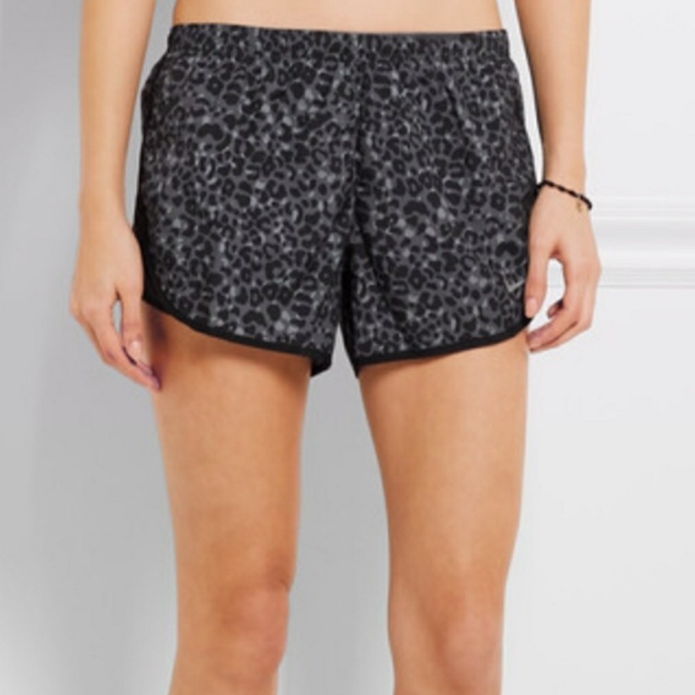Nike Dri-Fit workout short - Picture 2 of 8